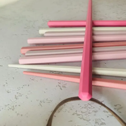 Vista 2 de 5 pares de palillos reutilizables de fibra de vidrio, antideslizantes, juego de 5 pares (rosa)