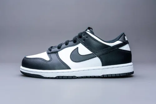 Vista 756 de Nike Kid's Dunk Low Sneaker