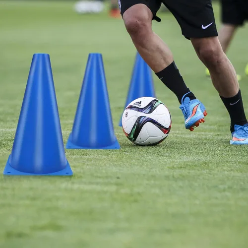 Vista 6 de Cones Sports 9 pulgadas, paquete de 15 conos de entrenamiento para práctica de fútbol, juego de conos de campo de agilidad para ejercicios de fútbol
