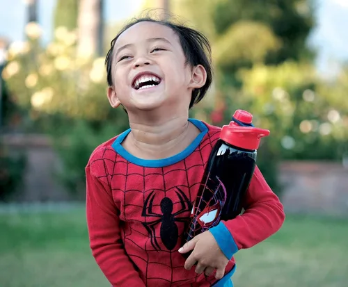 Vista 5 de Spider-Man Marvel Miles Morales - Botella de agua deportiva de 28 onzas, jarra de agua de plástico sin BPA con tapa superior de rosca a prueba