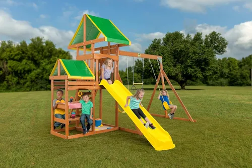 Vista 2 de Woodlands Cedar Backyard Playset con tobogán amarillo W: 13 pies 10 pulgadas de diámetro: 11 pies 3 pulgadas de altura: 9 pies 10 pulgadas 2