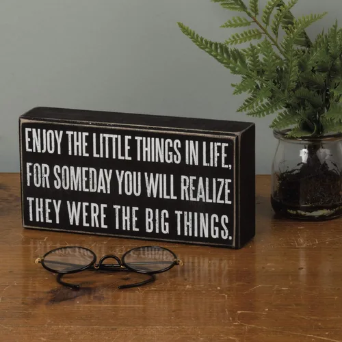 Vista 2 de Primitives by Kathy 15861 Cartel clásico de caja, 8 x 4 pulgadas, Enjoy The Little Things