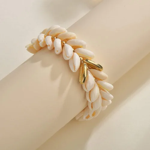 Vista 3 de GUAFEIH Pulseras de conchas de playa doradas hechas a mano trenzadas Roop pulseras de cuentas, pulseras de cadenas con dije de cadena multicapa