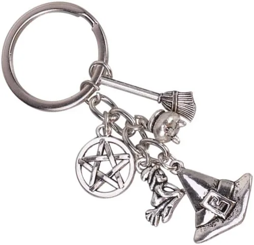 Vista 7 de Amosfun Llavero de metal para Halloween, sombrero de bruja, escoba, colgante, llaveros, decoración para llaves de coche, bolsa de regalo, Como se