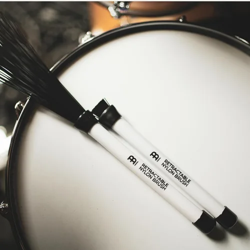 Vista 8 de Brocha clásica para cajón con mango de vinilo flexible Meinl Percussion CB1 14, 1/4", par (video)