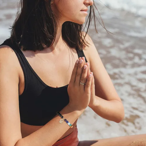 Vista 2 de COAI Pulsera de piedra de turmalina negra con 7 chakras