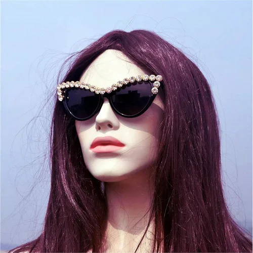 Vista 2 de mincl Gafas de sol brillantes con diamantes de imitación de cristal gafas retro de medio borde para mujer