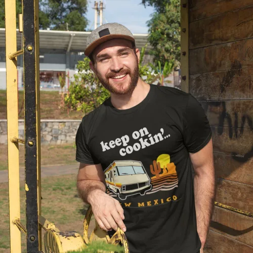 Vista 3 de Breaking Bad Camper - Camiseta de manga corta para hombre, diseño de Keep Cookin, New Mexico