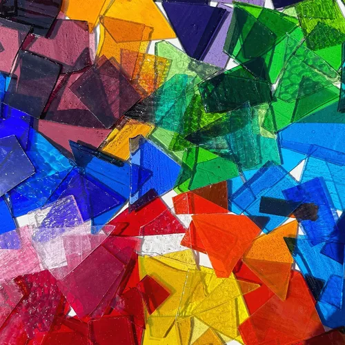 Vista 2 de Coloridos restos de vitrales, mosaico de vidrio transparente para manualidades a granel, hojas de vitrales irregulares, paquete de valor de 35 onzas