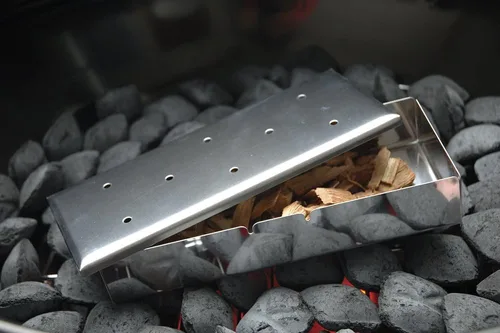 Vista 2 de Charcoal Companion Caja de ahumador de parrilla de gas de acero inoxidable con tapa