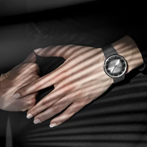 Vista 4 de Mido Commander Shade - Reloj automático suizo para Hombre - Esfera plateada - Caja de 1.457 in - M842942711, plateado, Reloj automático