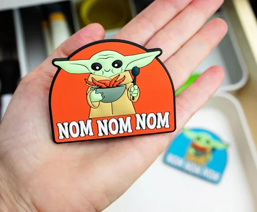 Vista 4 de Star Wars: The Mandalorian Grogu The Child Nom Nom Nom Clips magnéticos para chips, juego de 2 Abrazaderas para bolsas de plástico para aperitivos