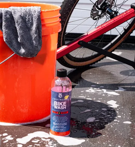 Vista 9 de SILCA Bike Spa - Ultimate Bike Wash Concentrado de baño de burbujas ecológico - Surfactantes avanzados encapsula la suciedad - aroma Cherry Glow