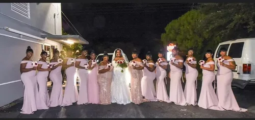 Vista 2 de Vestidos de dama de honor de sirena con hombros descubiertos para boda, vestidos de noche formales de satén, vestido de fiesta ajustado con cola
