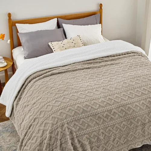 Vista 6 de Bedsure Manta de cable Sherpa tamaño Queen (gris y beige)