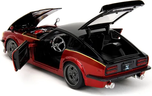 Vista 4 de 1972 Datsun 240Z Negro y Rojo Metálico con Gráficos Fast X (2023) Película Fast & Furious Series 1/24 Modelo de coche fundido a troquel por Jada