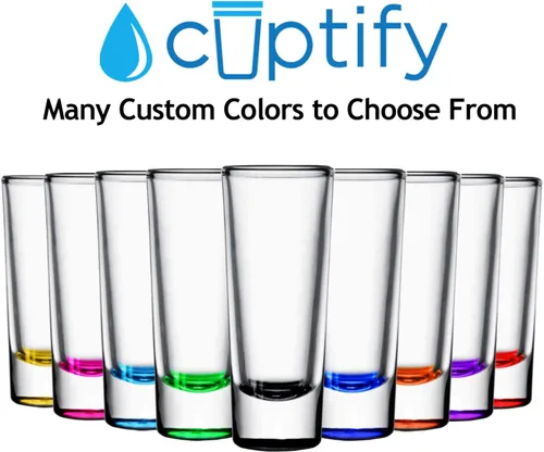 Vista 3 de Vaso de chupito personalizado con fondo negro personalizado de 2 oz, vasos de chupito cordiales con inicial y nombre en script dividido