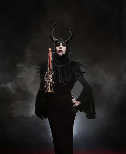 Vista 3 de UQJE Vestido negro de lujo para mujer, disfraz de capa de plumas con cuernos de maléfica