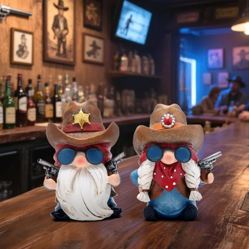 Vista 2 de Hodao Figuras de Gnomo de Vaquero y Vaquera - Gnomos de Resina Occidental Pintados a Mano con Sombreros de Vaquero, Insignia del Sheriff y Bandana