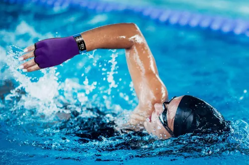 Vista 5 de Guantes de natación con malla acuática – Aumenta el fitness y el entrenamiento, remos de resistencia para hombres, mujeres y niños – Mejora