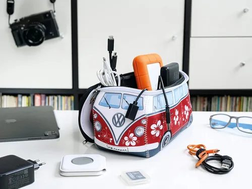 Vista 6 de BRISA VW Collection – Volkswagen Bolsa universal de neopreno para maquillaje, cosméticos, artículos de tocador para farmacia de viaje, en diseño