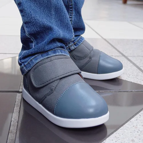 Vista 3 de ikiki - Zapatos chirriantes para niños pequeños V1 con interruptor de encendido/apagado Agente Pizarra