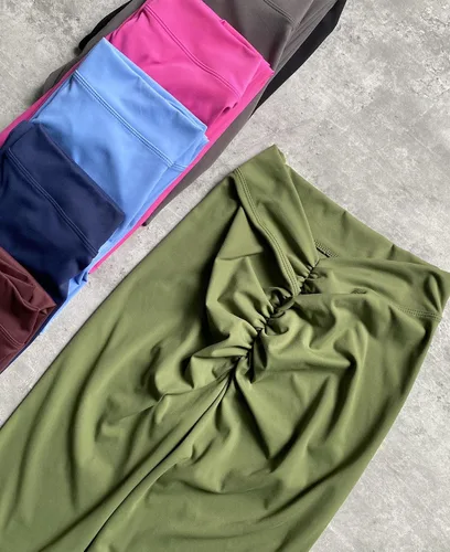 Vista 5 de ABOCIW Leggings con espalda en V para mujer, suaves y fruncidos, levantamiento de glúteos, para gimnasio, entrenamiento, pantalones de yoga