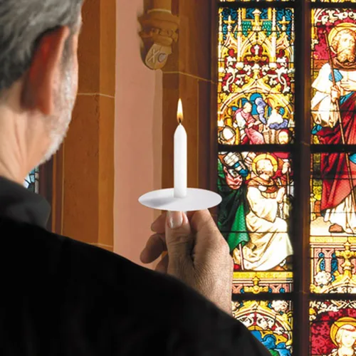 Vista 2 de Ceremonia de Servicio de la Iglesia Vigilia Devocional sin perfume 1/2 x 4 1/4" Vela blanca con protector de goteo – 50 por caja