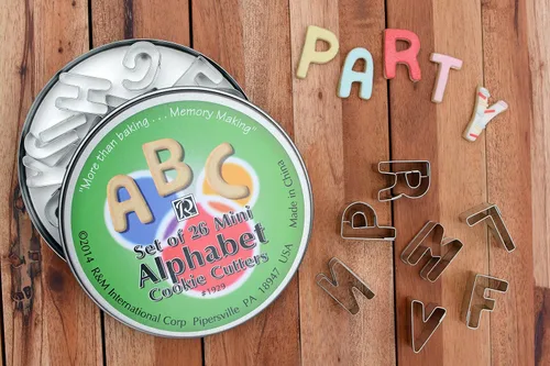 Vista 6 de R&M International Mini Alphabet - Cortadores de galletas, juego de 26 piezas