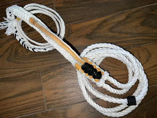 Vista 2 de Cuerda Mini Bull/Steer Poly Blanca – 9x7 mano izquierda 3/4" x 3/4" suave – EPT Bull Ropes Riding Rope 12