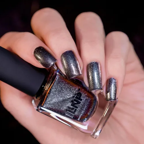 Vista 5 de ILNP Dark Matter - Esmalte de uñas magnético negro a rojo