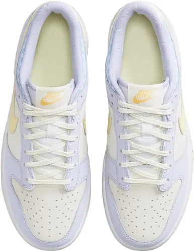 Vista 50 de Nike Kid's Dunk Low Sneaker