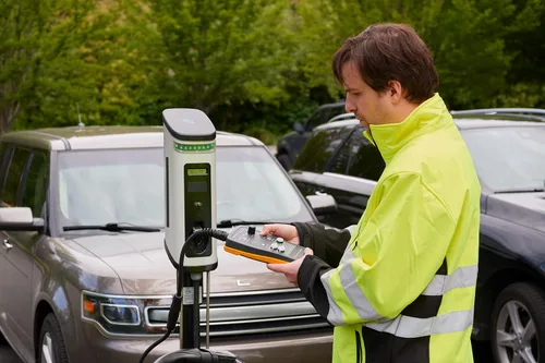 Vista 5 de Fluke Kit adaptador FEV100 para pruebas de estación de carga de vehículos eléctricos, prueba tipo 1, nivel 1 o nivel 2 CA para EVSE