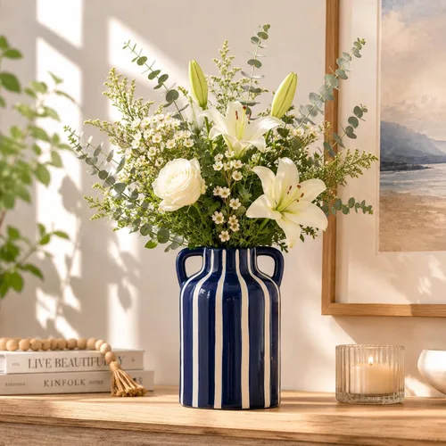 Vista 4 de Jarrón de cerámica azul y blanco con rayas a cuadros con asas, jarrones azul marino florales bohemios modernos para centros de mesa, decoración