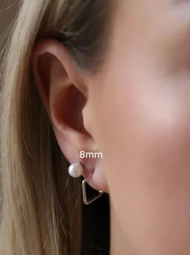 Vista 4 de Aretes de perlas de tuerca Renkovte para mujer, aretes planos de perlas con cierre de tuerca para hélice de cartílago, aretes de cartílago, joyería