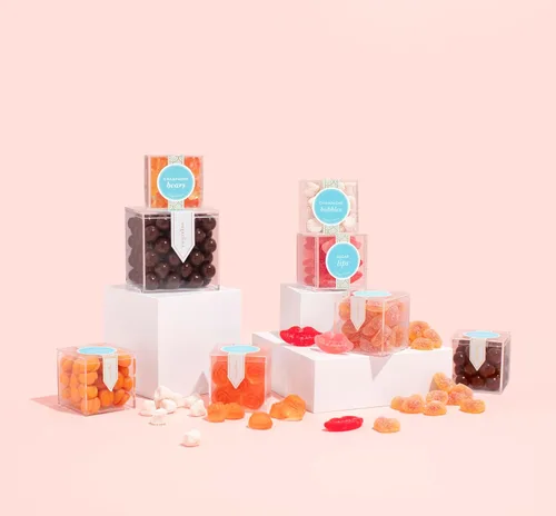 Vista 5 de Sugarfina Caramelos de sal marina de chocolate oscuro, caramelo pequeño, bocados de chocolate, 2.6 onzas, 1 unidad
