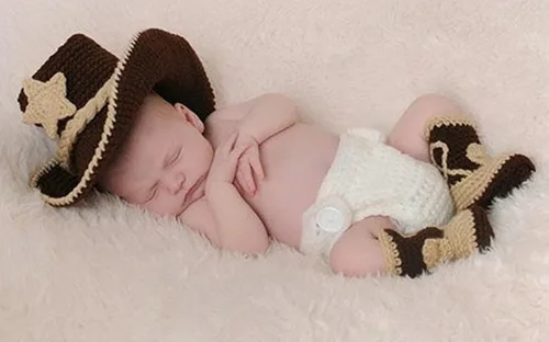 Vista 3 de Vemonllas Accesorios de fotografía para recién nacidos para bebé niño y niña sombrero de vaquero pantalones cortos y botas de punto de ganchillo