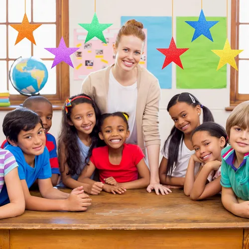 Vista 7 de Gejoy 80 piezas de estrellas con purpurina de arco iris, decoración de estrellas de papel doble impreso para noche de cine, decoración de tablón