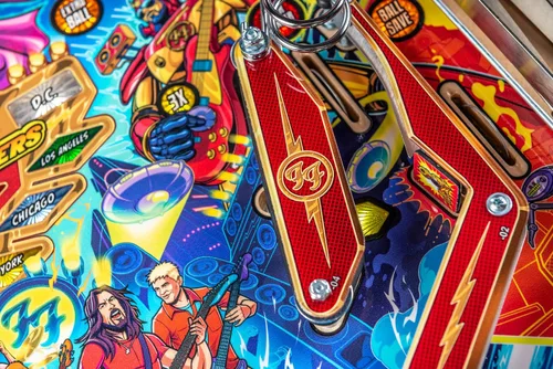 Vista 24 de Stern Pinball Foo Fighters con Insider Connected, Premium Edition Arcade Pinball Machine