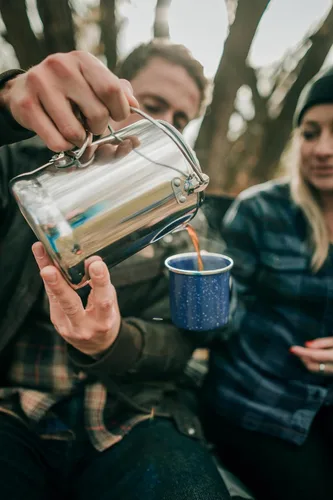 Vista 6 de Cafetera percoladora de aluminio Stansport con asa de alambre