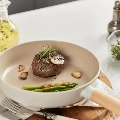 Vista 7 de FIKA - Sartén antiadherente de 9.5 pulgadas con mango de madera, utensilios de cocina compatibles con inducción para todas las estufas, sartén