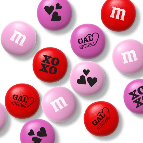 Vista 3 de M&M'S WORLD Galentine's Day - Caramelos de chocolate, 2 libras, celebra el amor con tu Galentine, regalo único para amigos, solteros y fiestas, crea