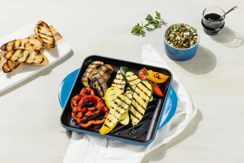 Vista 6 de Le Creuset Parrilla cuadrada de hierro fundido esmaltado, 9.5 pulgadas, Caribe