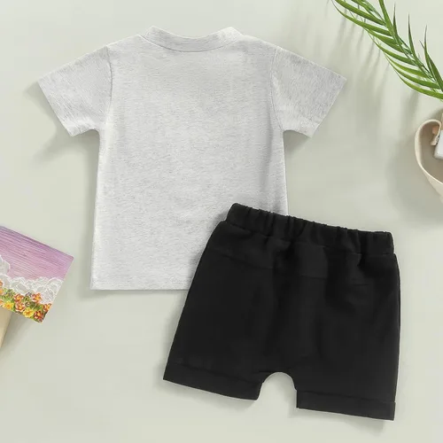 Vista 3 de Conjunto de camiseta de manga corta con estampado de vaca para bebé, pantalones cortos sólidos, ropa de verano