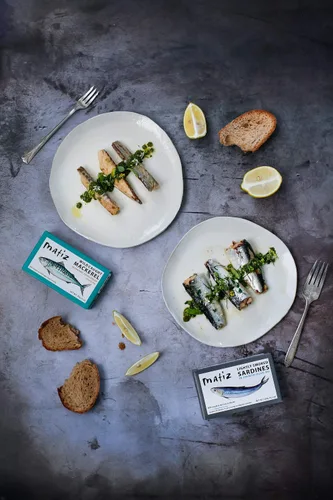 Vista 9 de Matiz Sardinas ligeramente ahumadas 4.2 oz importadas de España (1 paquete)