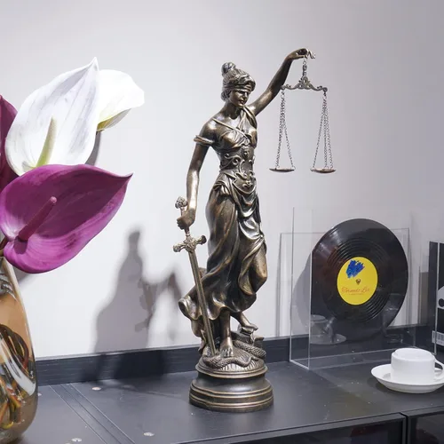 Vista 8 de Estatuas de Lady Justice para decoración del hogar, resina de 21.5 pulgadas de alto, gran estatua antigua de abogados griegos romanos con escamas