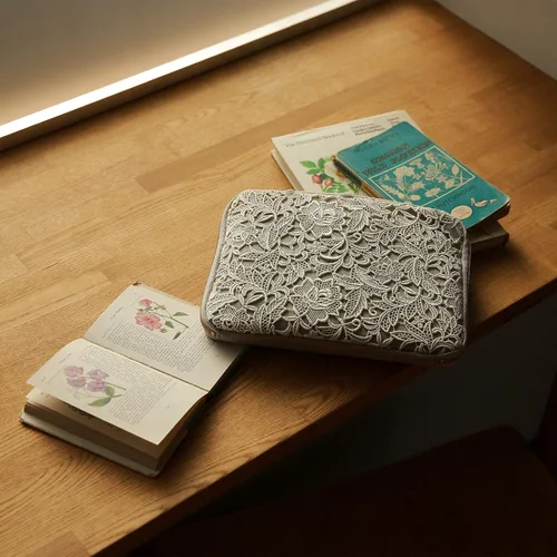 Vista 3 de HOBONICHI Hobonich - Bolsa grande para cajones (encaje de flores)