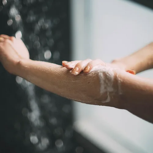 Vista 3 de O'Douds Gel de baño – Gel de baño natural para hombres y mujeres – Lavado corporal vegano a base de plantas – Aceite de jojoba, aloe vera, coco