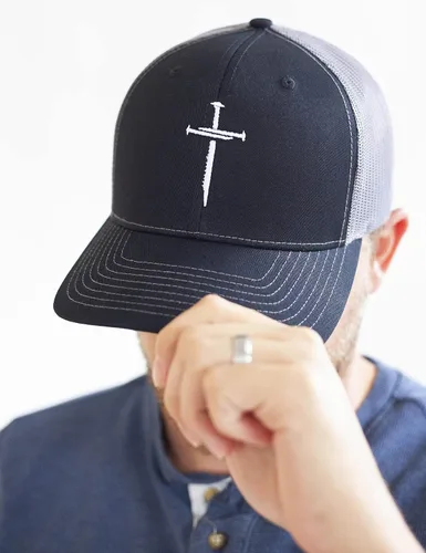 Vista 3 de Gorra de camionero bordada Cristiana de Jesucristo Cruz de Uñas Richardson 112