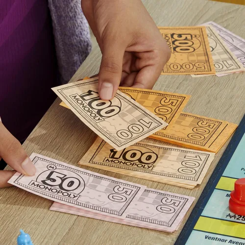 Vista 10 de Monopoly Knockout Game para niños, adolescentes y adultos